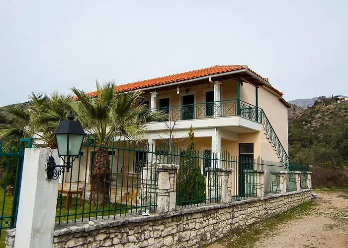 Guest house House Himare